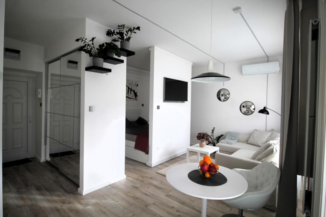 Modern Studio A Belvaros Koezepen Parkoloval- Kata Studioapartman Ráb Exteriér fotografie